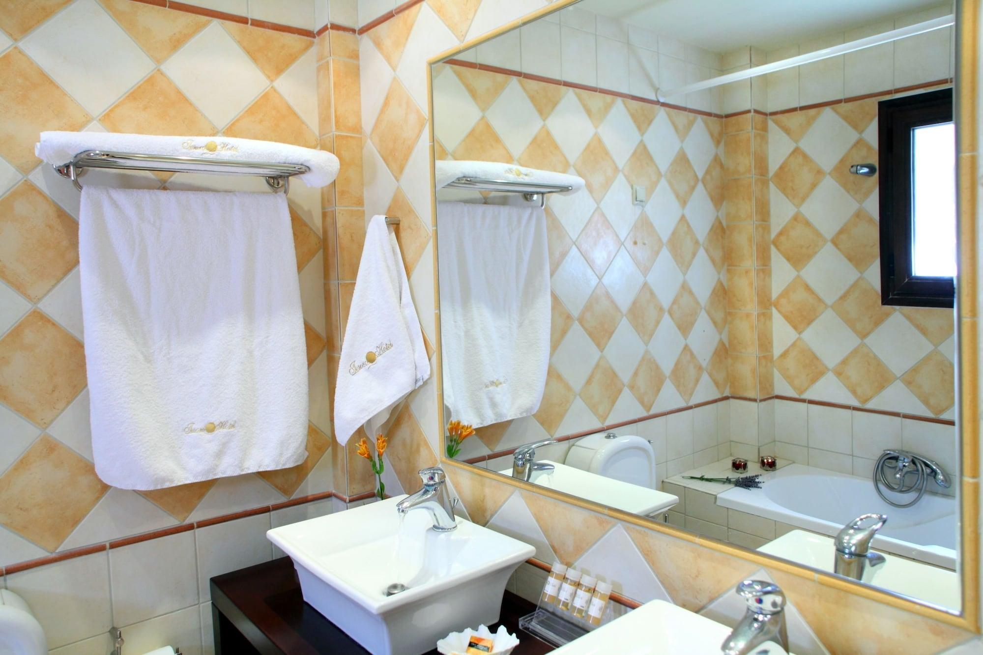 Hotel Tesoro Nikiana Ngoại thất bức ảnh