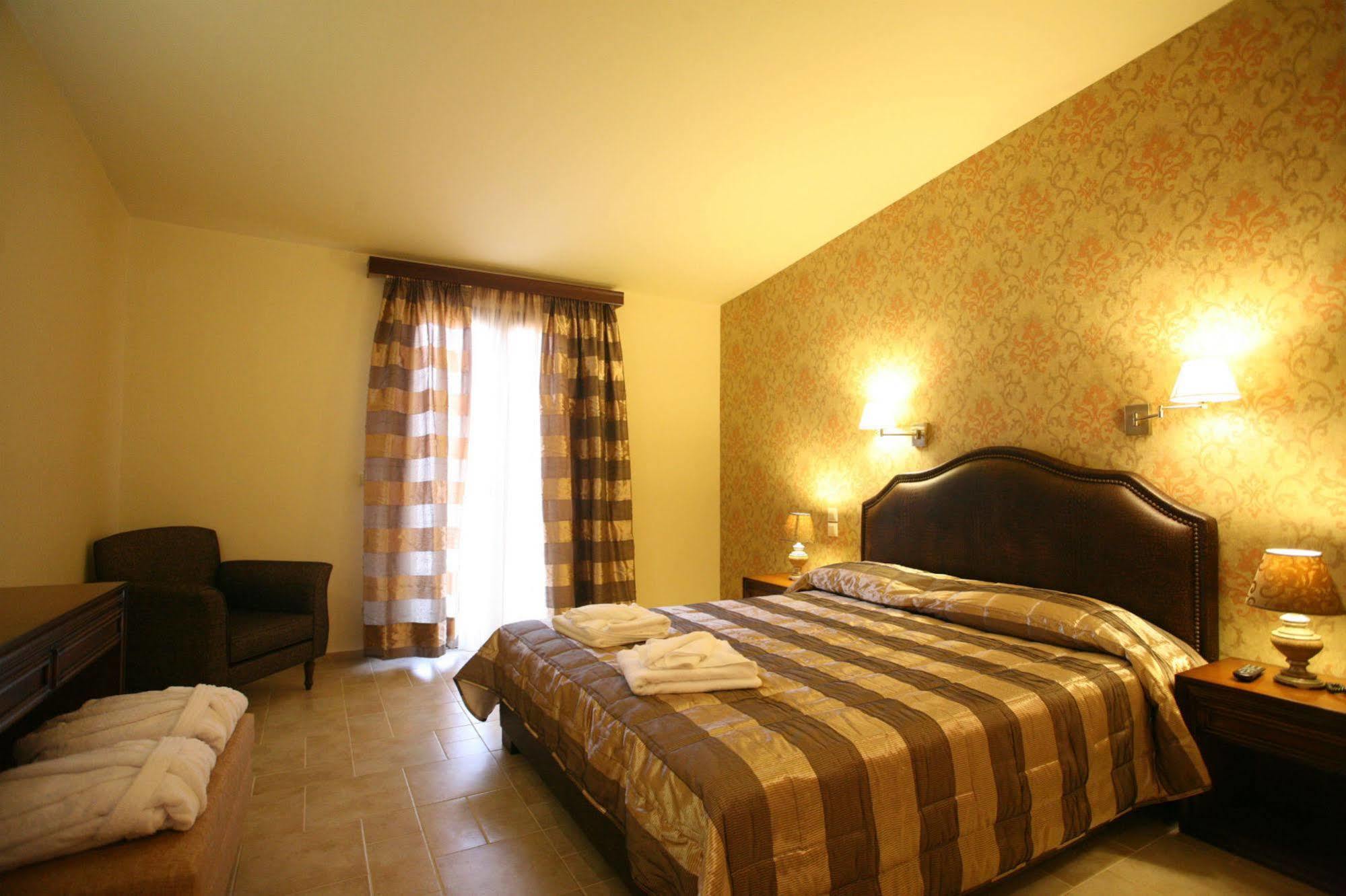 Hotel Tesoro Nikiana Ngoại thất bức ảnh
