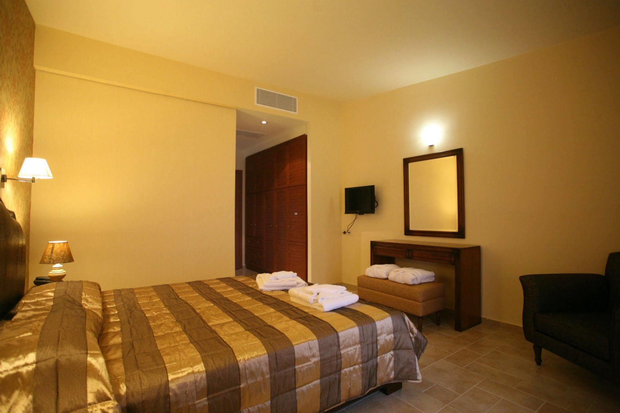 Hotel Tesoro Nikiana Ngoại thất bức ảnh