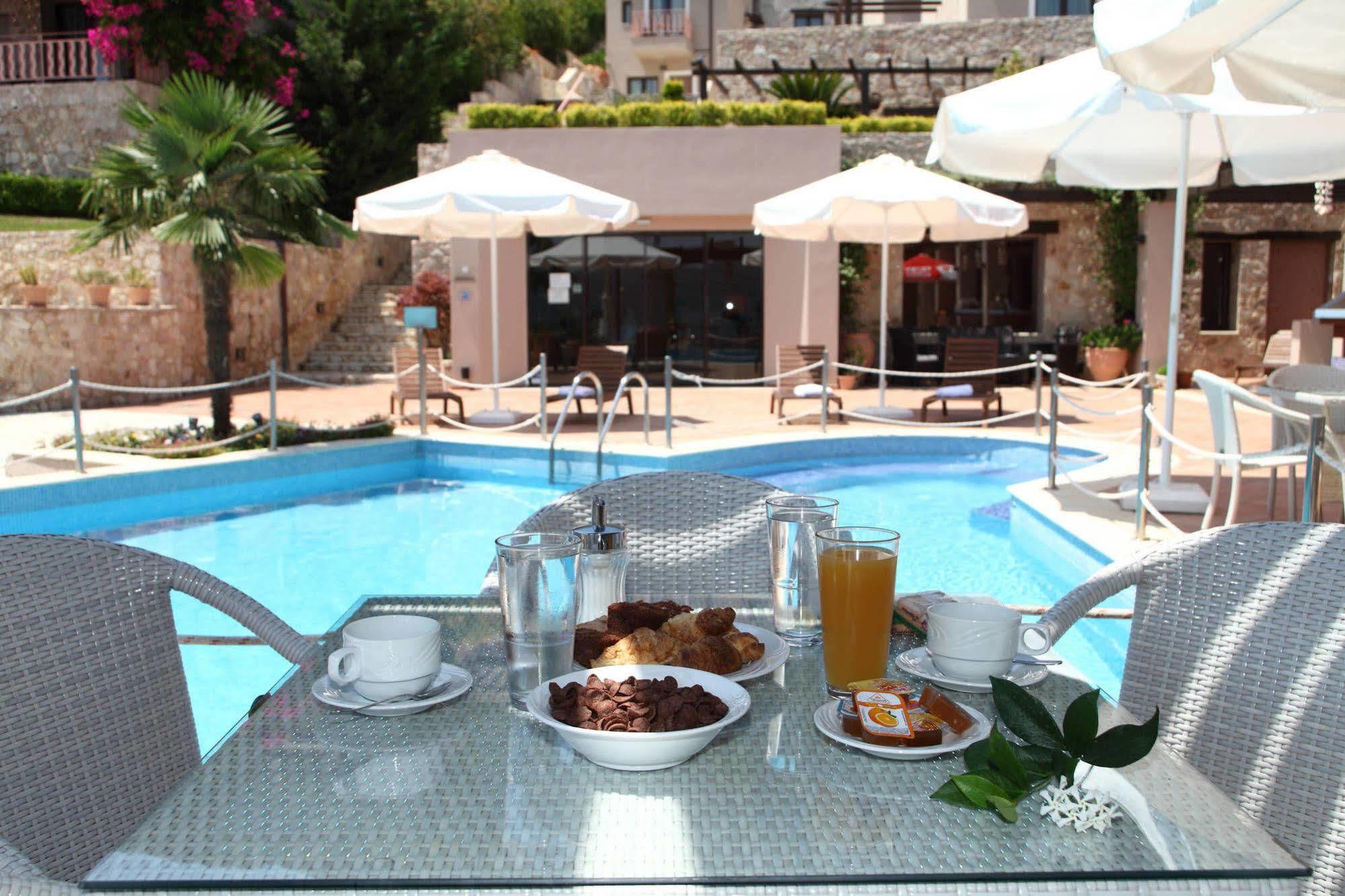 Hotel Tesoro Nikiana Ngoại thất bức ảnh