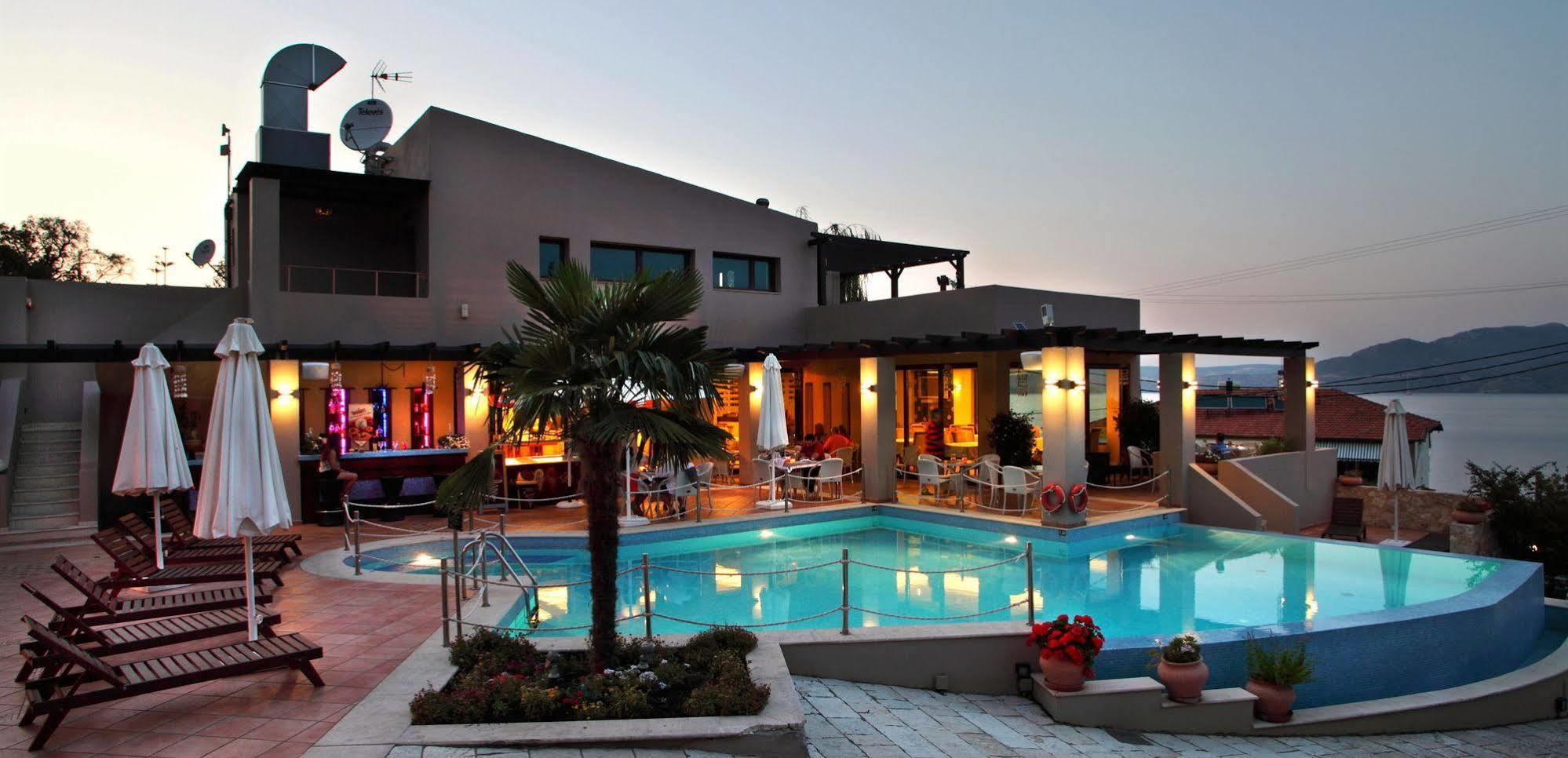 Hotel Tesoro Nikiana Ngoại thất bức ảnh